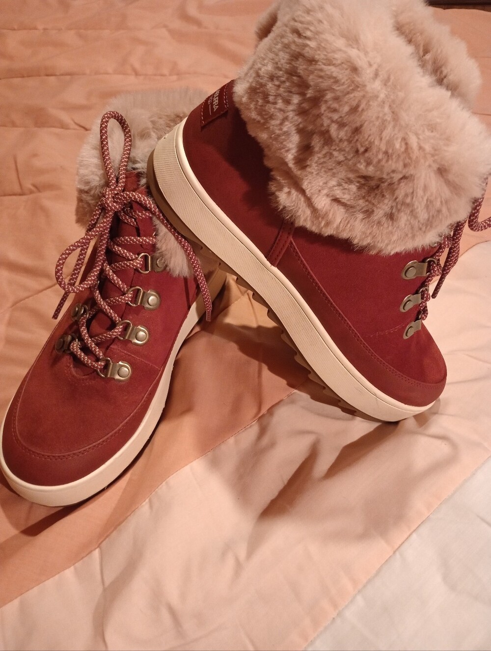 Koolaburra UGG Women's Lace Up Tynlee Boots